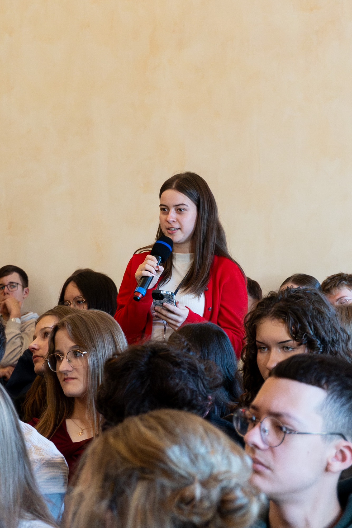 Zdjęcie Debata na przewodniczącego SU 2025 (10)7ccf2481-cc86-4d4d-9d98-95f6e9a6d0c0.jpg w galerii Debata kandydatów na stanowisko Przewodniczącego Samorządu Uczniowskiego